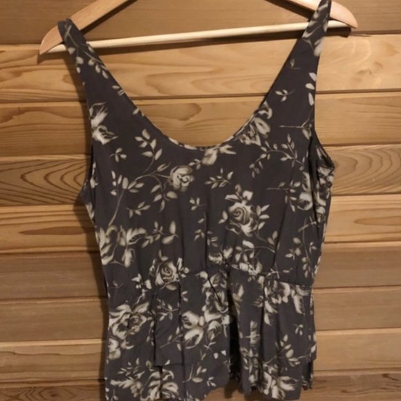 Aritzia Babaton 100% silk floral peplum blouse - Picture 5 of 6